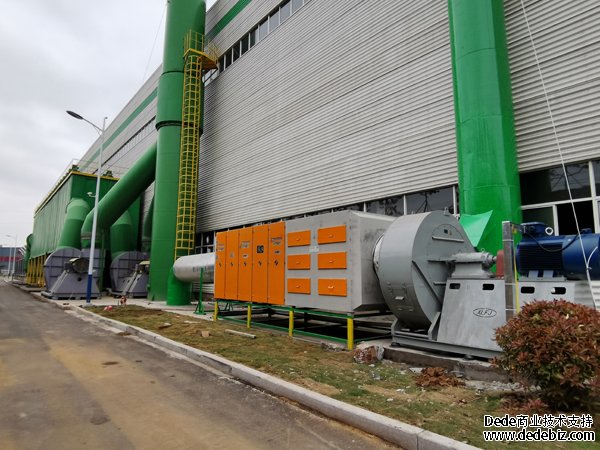 山東鑄造廠10萬(wàn)風(fēng)量除塵器+光氧活性炭一體機(jī)