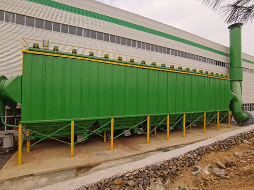 山東鑄造廠10萬(wàn)風(fēng)量除塵器安裝